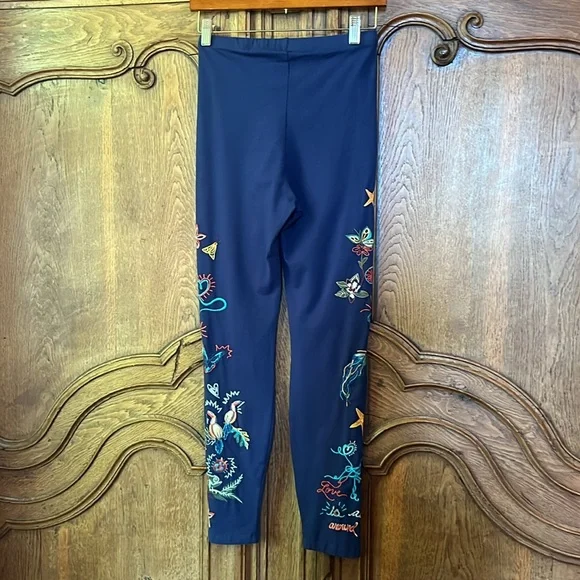 NEW JOHNNY WAS RARE ZOE EMBROIDERED LEGGINGS NAVY - Picture 13 of 16